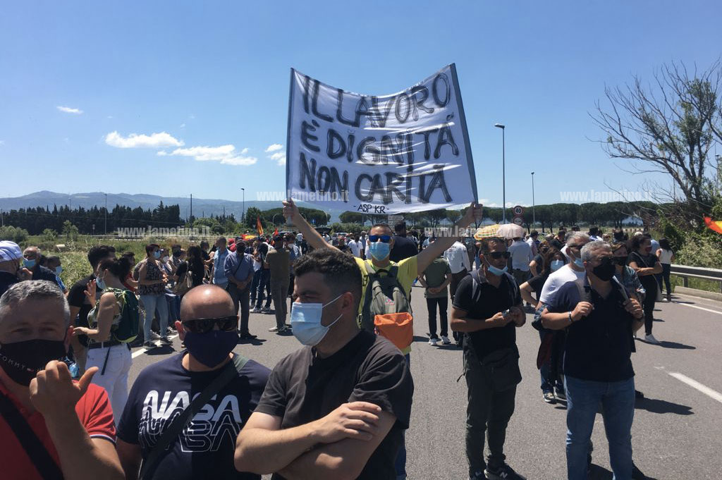 protesta-aeroporto-usb-tirocianti-lamezia-15-6-20211_c0619.jpg