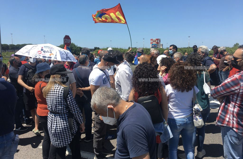 protesta-aeroporto-usb-tirocianti-lamezia-15-6-20212_7fcbc.jpg