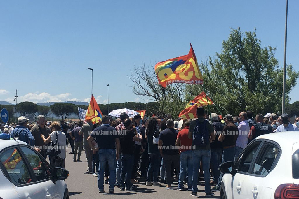 protesta-aeroporto-usb-tirocianti-lamezia-15-6-20213_be1c1.jpg