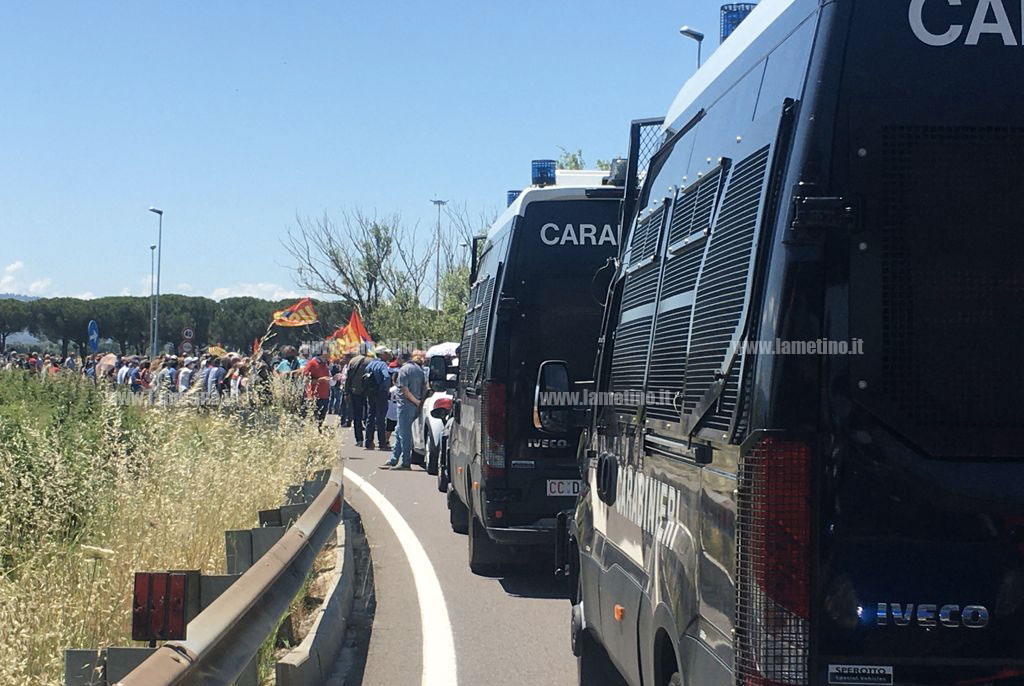 protesta-aeroporto-usb-tirocianti-lamezia-15-6-20214_a7632.jpg