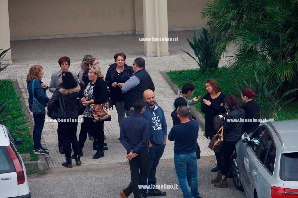 protesta-buoni-mensa-lamezia.jpg