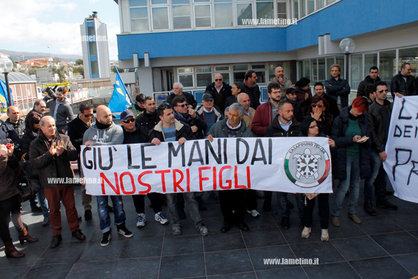 protesta-congiunta-lamezia-pediatria-ospedale.-3.jpg