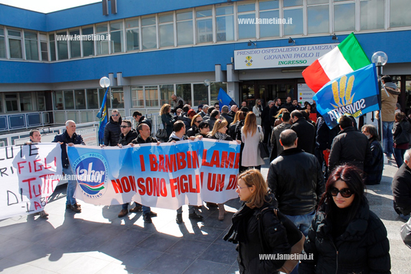 protesta-congiunta-lamezia-pediatria-ospedale.-4.jpg