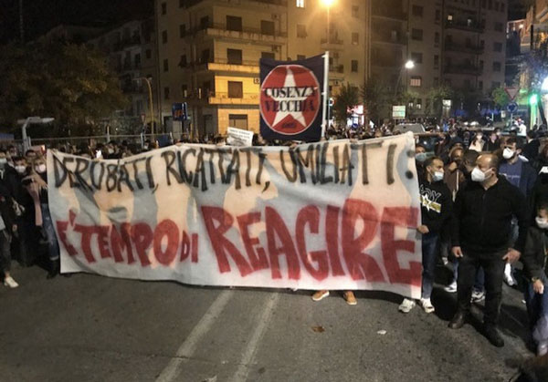Nuovo Dpcm, manifestazione a Cosenza: bloccato svincolo autostradale