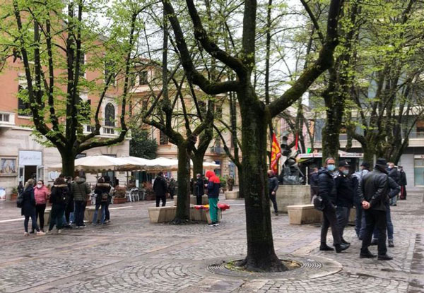 Covid, protesta infermieri ospedale di Cosenza: manca personale 