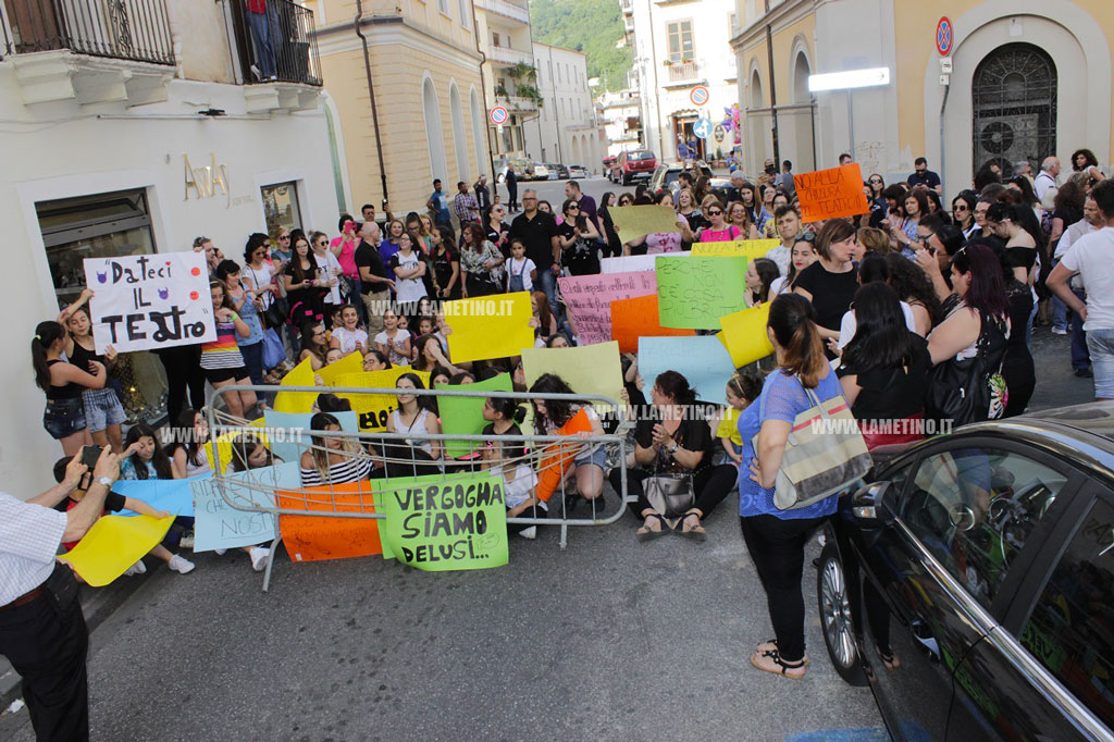 protesta-danza-teatro-grandinetti1.jpg