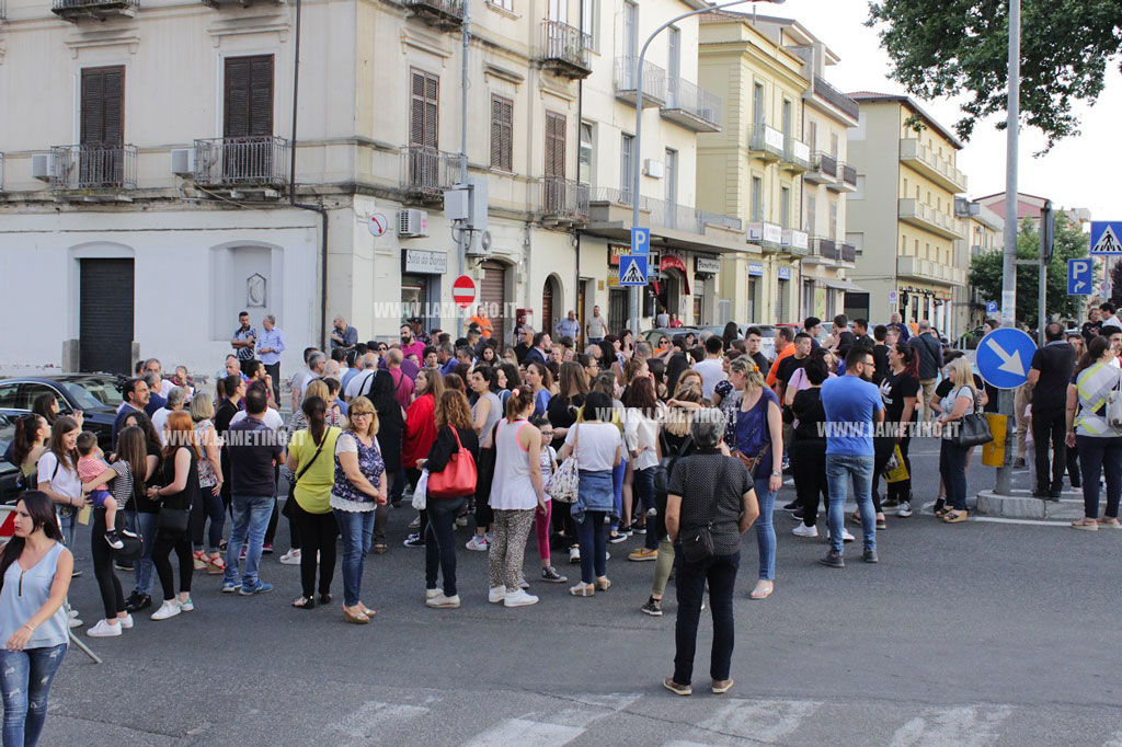 protesta-danza-teatro-grandinetti4.jpg