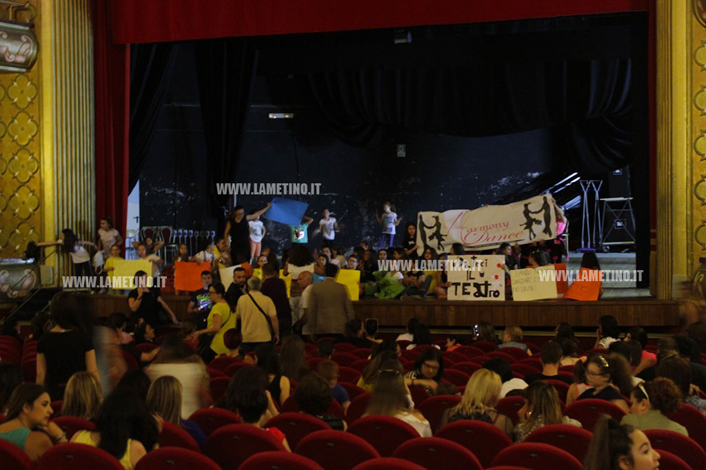 protesta-danza-teatro-grandinetti5.jpg
