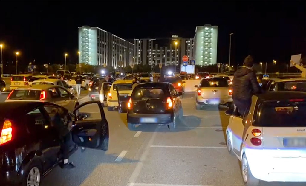 Sanità in Calabria, nuovo drive-in di protesta davanti la Cittadella 