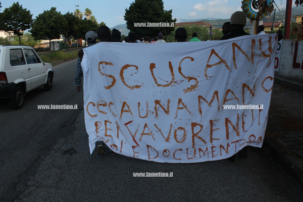 protesta-immigrati-16-liglio-2014.-2.jpg
