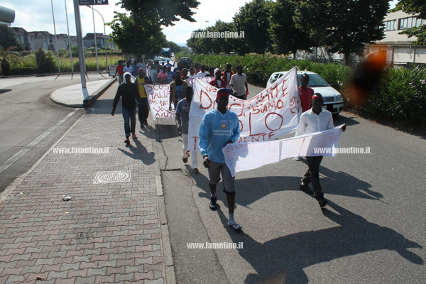 protesta-immigrati-16-liglio-2014.-3.jpg