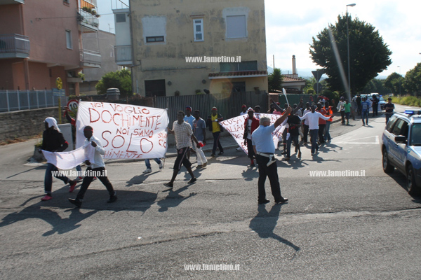 protesta-immigrati-16-liglio-2014.-4.jpg