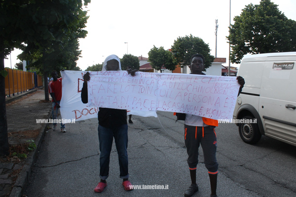 protesta-immigrati-16-liglio-2014.-5.jpg