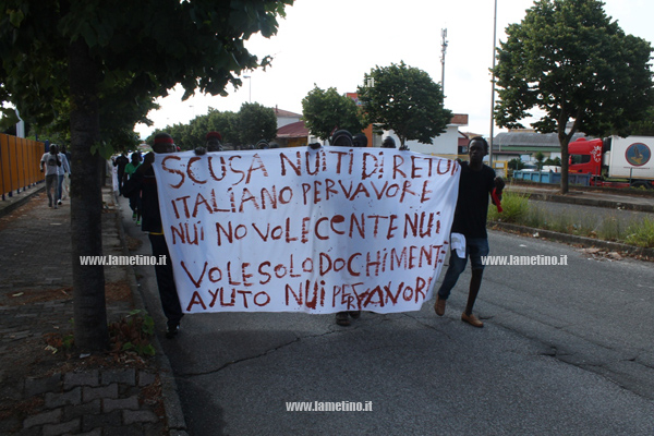 protesta-immigrati-16-liglio-2014.-6.jpg