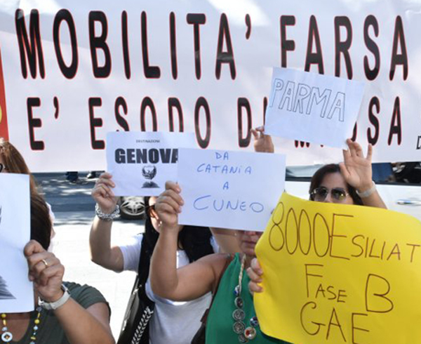 Proteste docenti, ministro Giannini: solo il 10% deve spostarsi dal Sud