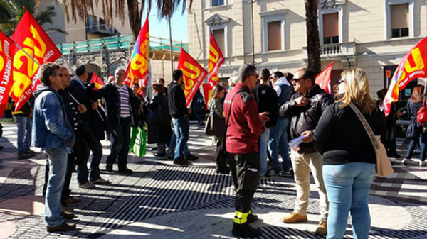 Calabria: Protesta lavoratori contro Governo