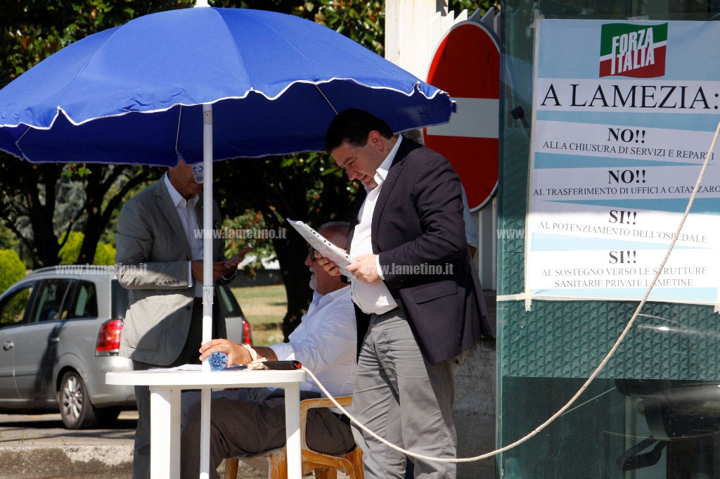 protesta-ospedale-21-8-15.jpg