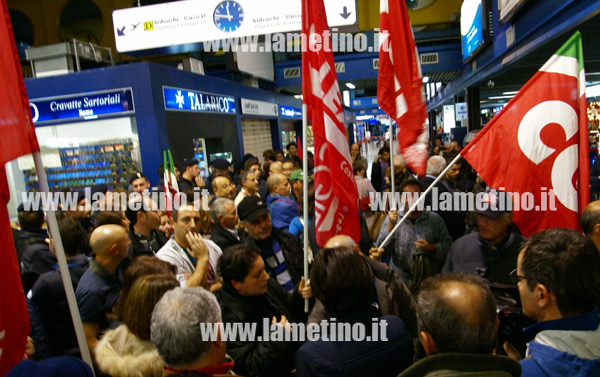 Lamezia: Mobilitazione Lsu-Lpu, protesta dei precari in aeroporto
