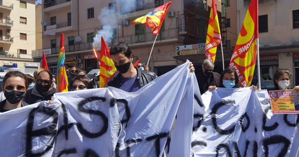 Sant'Anna Hospital, sit-in dipendenti e Usb: "Non fateci chiudere" 