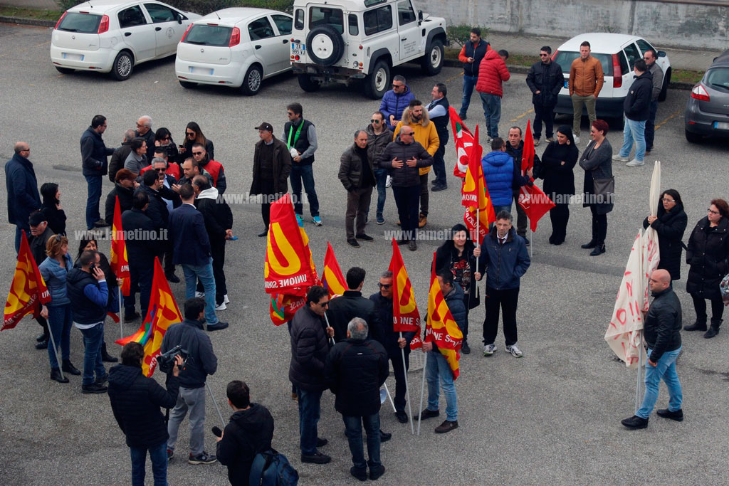 Lamezia, protesta sindacati e lavoratori Sacal: “No a costituzione S.r.l.” - VIDEO