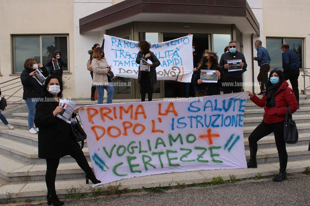Lamezia, scuole non sicure e contagi in aumento. La protesta dei genitori: "Dal Comune atteggiamento superficiale"