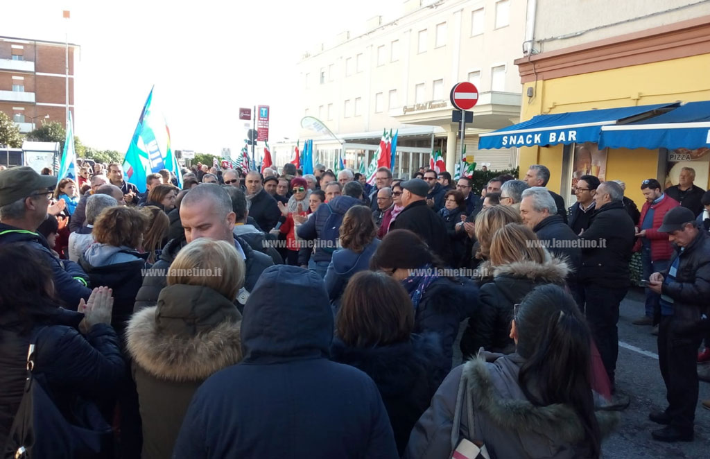 protesta-stazione-polizia-5218.jpg