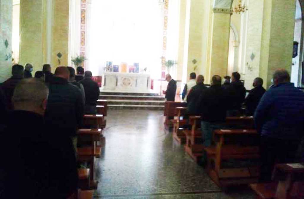 Porti, protesta dei portuali a Gioia Tauro per indennità di mancato avviamento: "In Duomo a pregare"
