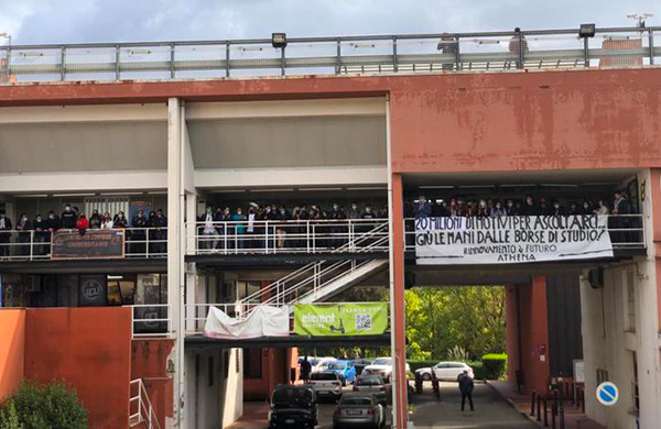 Protesta ad apertura corso laurea medicina all’Unical