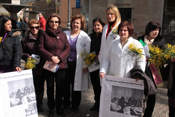 Lamezia, ostetriche protestano contro decisione del presidente Scopelliti di chiudere il punto nascita Villa Michelino