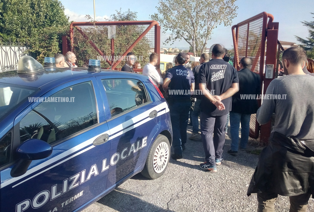 protesta sportpol-locale-1.jpg