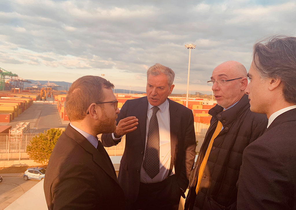 Ministro Provenzano in visita a Gioia Tauro: "Ponte strategico verso il mercato africano"