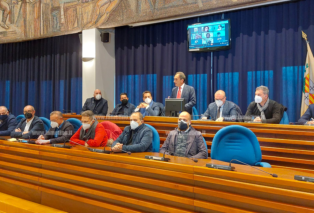 Province in crisi e stipendi dei dipendenti a rischio, riunione a Catanzaro con i parlamentari