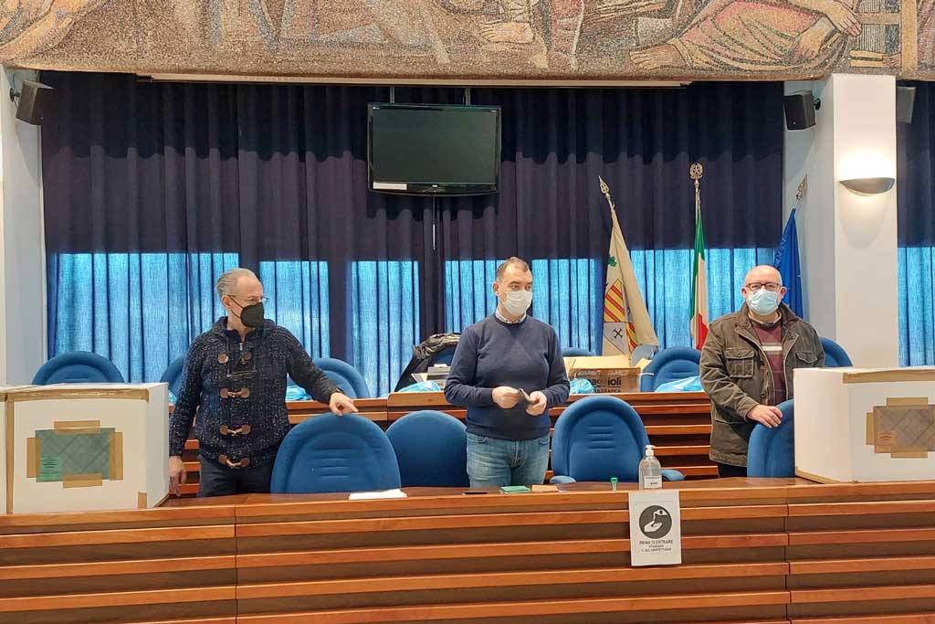 Elezioni provinciali, amministratori al voto in Calabria: urne aperte fino alle 21