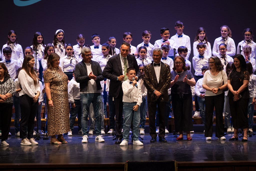 pubblico-con-dirigente_b5201.jpg