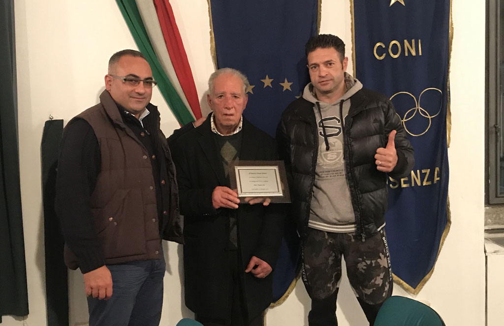 Premiato a Cosenza il maestro di pugilato lametino Natale Minieri