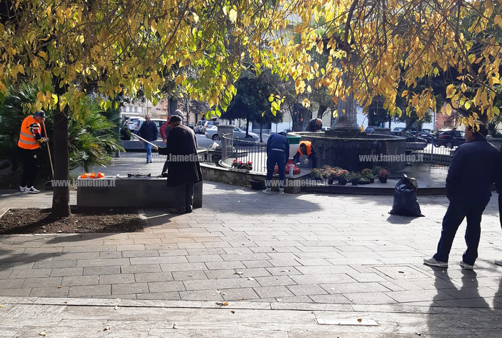 pulizia-piazza-mazzini55ed6a70_4b5e4.jpg
