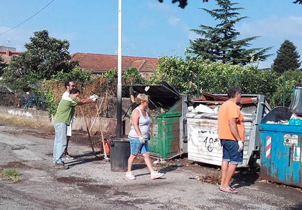 Residenti ripuliscono alcune aree di San Pietro Lametino