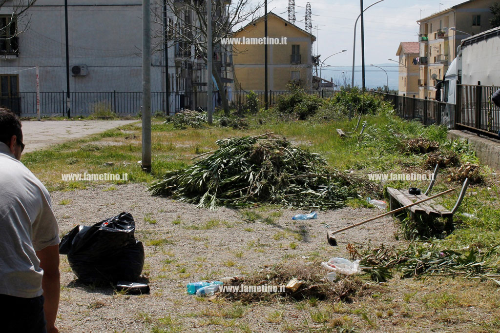 Lamezia: residenti ripuliscono area verde del quartiere Razionale