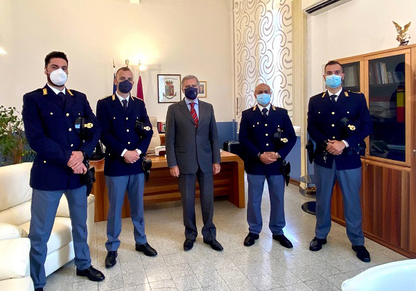 questura-agenti_6e80f.jpg