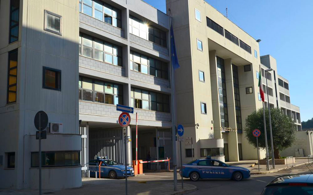 Svolgevano attività investigativa senza autorizzazione, 2 arresti a Brindisi: coinvolta anche agenzia di Lamezia