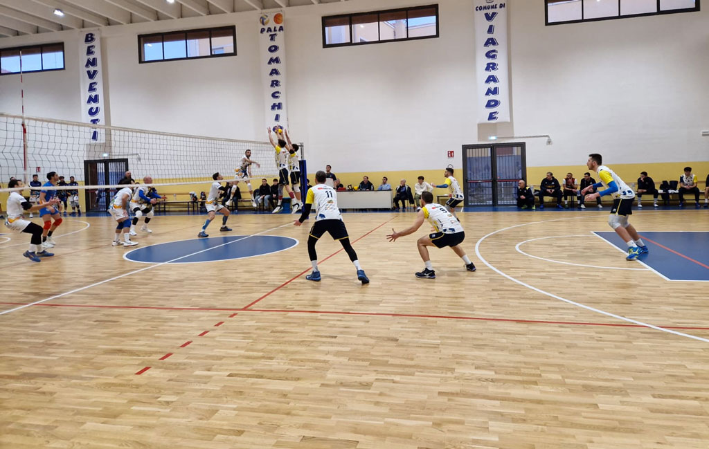 Pallavolo, vittoria della Raffaele Lamezia a Viagrande: è secondo posto
