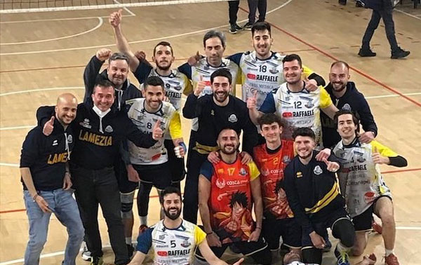 Pallavolo B maschile, Raffaele Lamezia rimonta due set e vince al tie-break