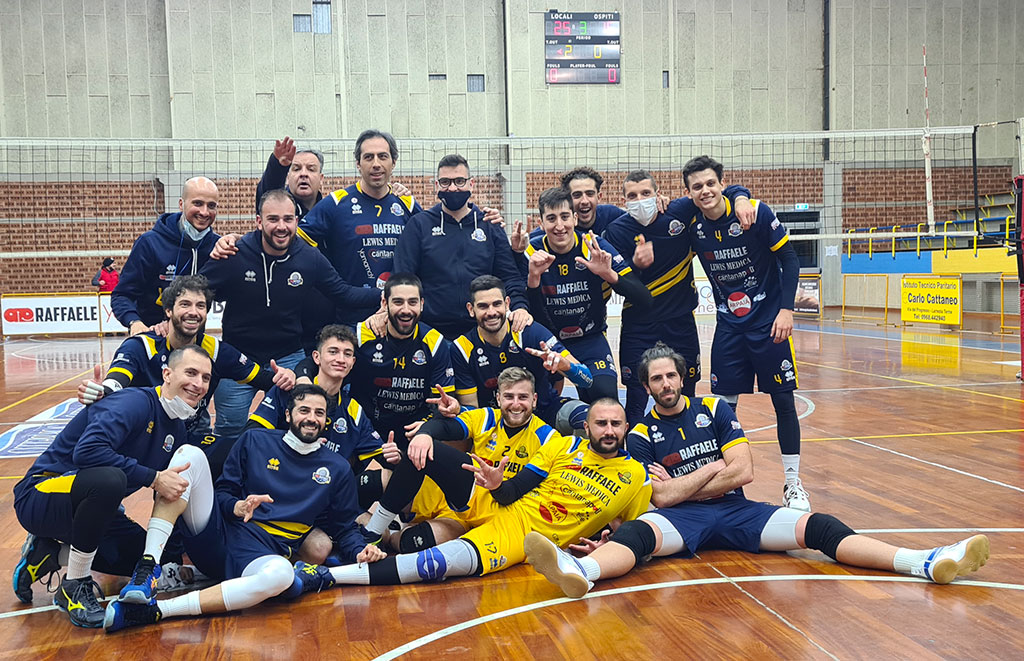 Pallavolo, vittoria della Raffaele Lamezia per 3-0 sulla Roomy CT 