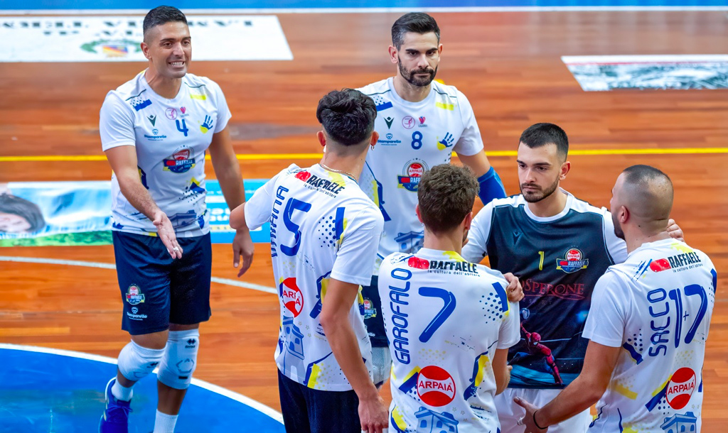 La Raffaele Arpaia Lamezia liquida il Papiro Volley con un secco 3-0