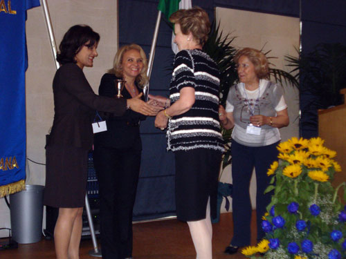 raffaella-gallo-e-maria-antonietta-tomaino-ritirano-il-premio