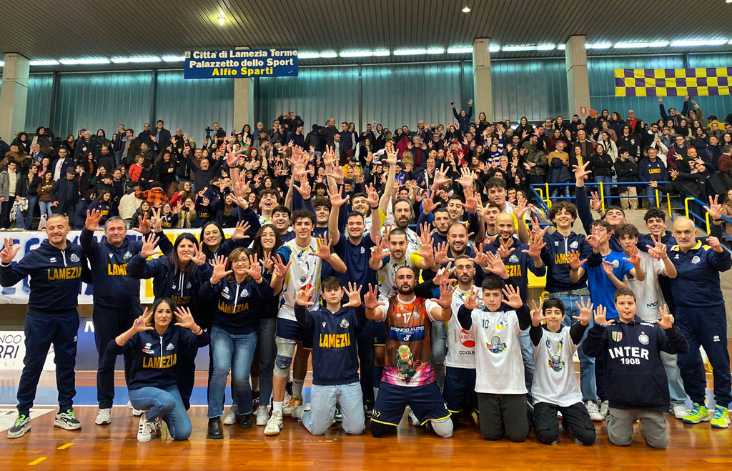 Al PalaSparti Raffaele Lamezia vince 3-0 contro Letojanni