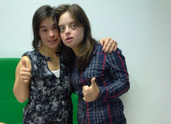Due ragazze cosentine con sindrome Down a lavoro in scuola, iniziativa di Aipd