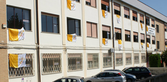 Lamezia, vista Papa: Multiservizi trasporta fedeli fino a Palazzetto, poi autobus aziende private