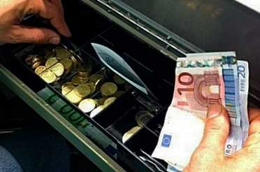 Rapinano sede di un corriere a Marcellinara, bottino da 80mila euro