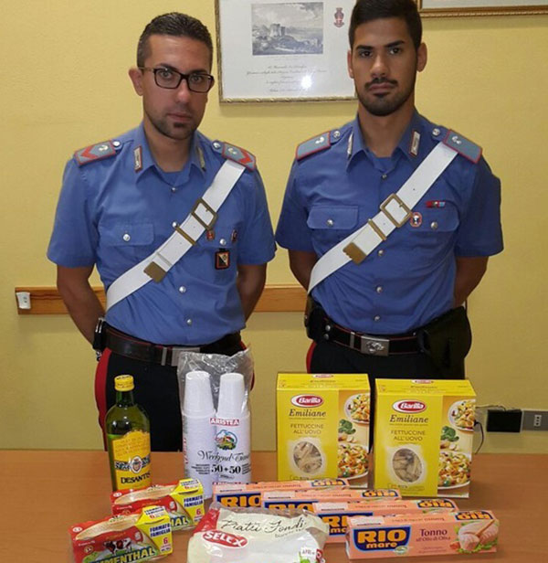 Rapinano supermercato nel crotonese, 3 arresti